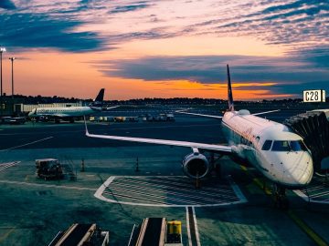 U.S. No Fly list shared on a hacking forum, government investigating airplane by aerobridge