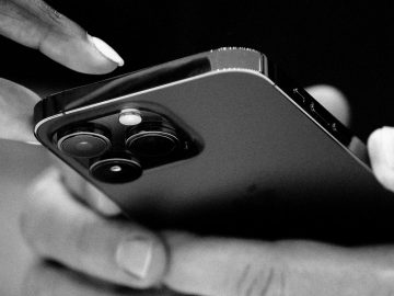 Update Your iPhone Right Now to Fix 2 Apple Zero