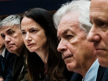 Top US Spies Meet With Privacy Experts Over Surveillance Crown