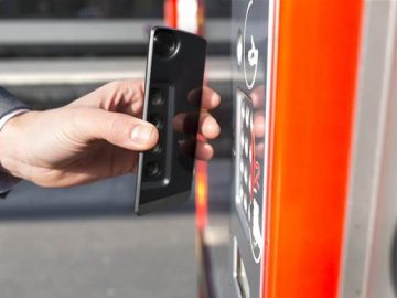 Apple Pay Google Wallet face RBA regulation Finance.jpgh420w748c0s0