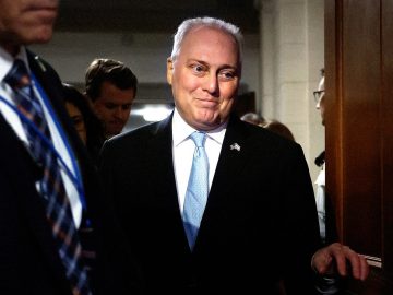 US House Republicans Had Their Phones Confiscated to Stop Leaks US House Republicans Had Their Phones Confiscated to Stop Leaks