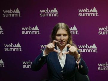 Chelsea Manning Tech more efficient than laws to ensure privacy.JPGh420w748c0s0