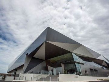 Equinix hires Google Cloud executive as CEO Training.jpgh420w748c0s0