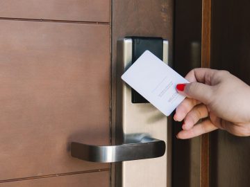 Unsaflok flaw can let hackers unlock millions of hotel doors RFID Lock in Hotel