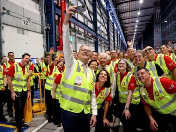 Coles Group opens automated distribution centre in Sydney’s west – Hardware – Software Coles Group opens automated distribution centre in Sydney's west