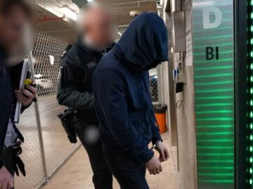 AFP modified software updates of encrypted platform to gain covert access – Security AFP modified software updates of encrypted platform to gain covert access