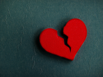 Romance scams costlier than ever: 10 percent of victims lose $10,000 or more A heart shape with a large crack in it.