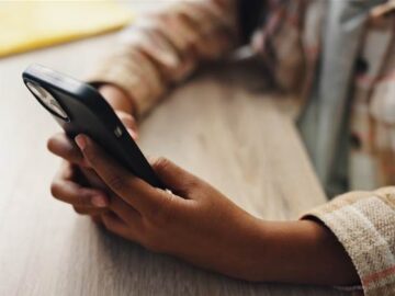 Apple, Samsung smartphone shipments fall in fourth quarter as China competition bites – Hardware Apple, Samsung smartphone shipments fall in fourth quarter as China competition bites