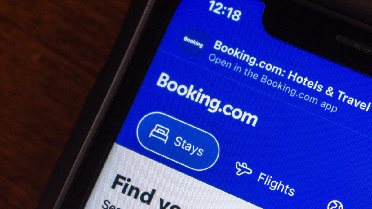 Booking.com phish uses fake CAPTCHAs to trick hotel staff into downloading malware Close up of screen showing booking.com website