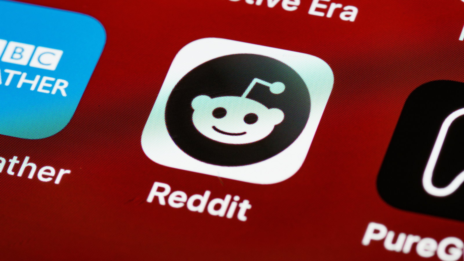 Threat Actors Leverage Reddit to Spread AMOS and Lumma Stealers