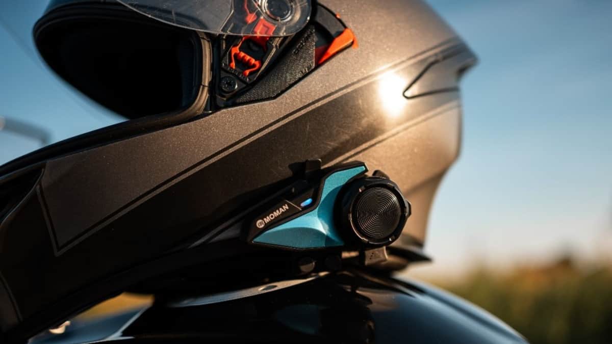 A Guide to Bluetooth Motorcycle Intercoms Riding Smarter: A Guide to Bluetooth Motorcycle Intercoms