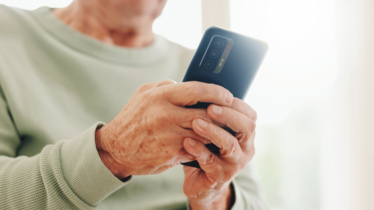 Dating app scammer cons former US army colonel into leaking national secrets Phone in hands