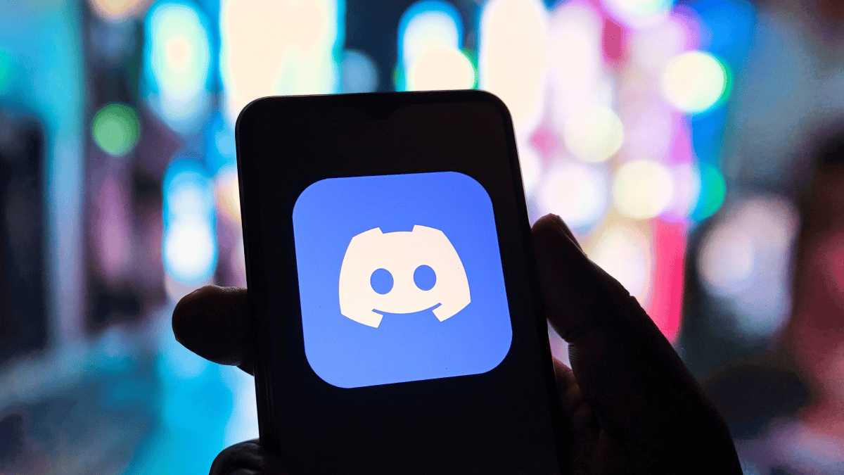 Image of Discord logo on a user's phone