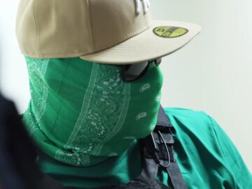 FBI Warns of Criminals Posing as ICE, Urges Agents to ID Themselves FBI Warns of Criminals Posing as ICE, Urges Agents to ID Themselves