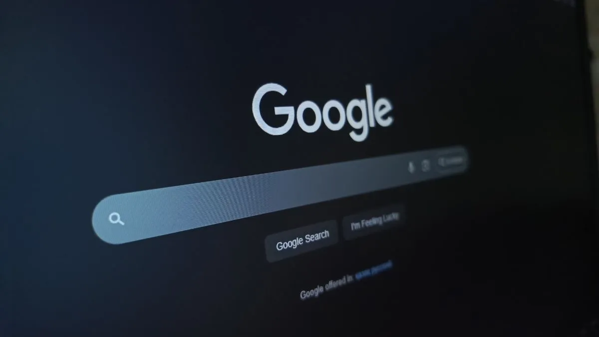 Google ads funnel Mac users to poisoned AI chats that spread the AMOS infostealer