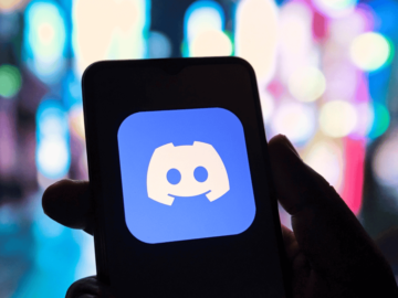 Image of Discord logo on a user's phone
