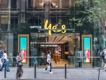 Regulators watch as Optus works to restore mobile services for affected users