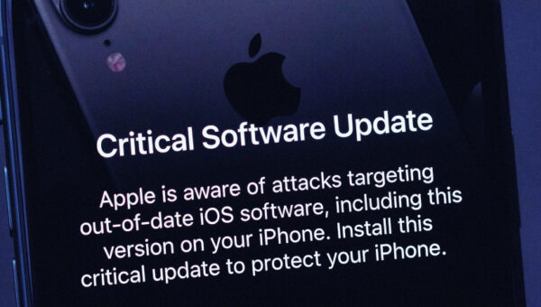Apple Sends Lock Screen Alerts to Outdated iPhones Over Active Web-Based Exploits