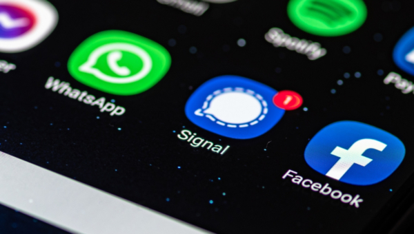 Apple fixes iOS bug that kept deleted notifications, including chat previews