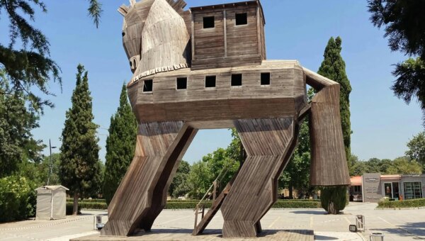 Attackers trojanize Axios HTTP library in highest-impact npm supply chain attack