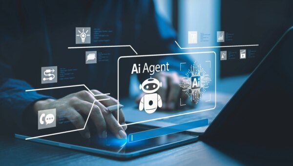 The 'manager of agents': How AI evolves the SOC analyst role