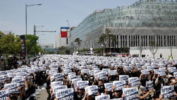 South Korea says it will pursue all options to avoid Samsung strike
