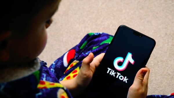 UK's Online Age Checks Are Failing—Kids Are Beating Them With AI, Fake Beards
