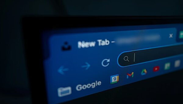 152 Chrome Live Wallpaper Extensions Caught Hiding Ad Tracking and Faking Google Search Traffic