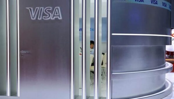 Visa to lay off 2600 staff