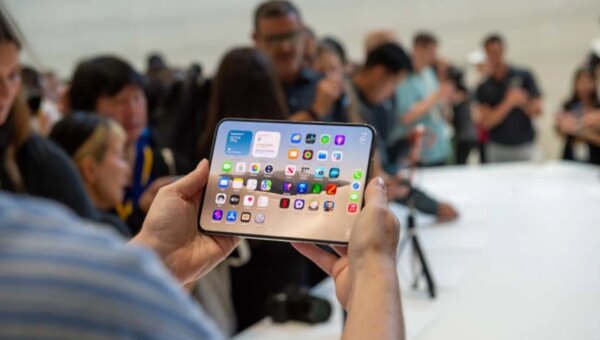 Police urge Apple to fix security after 110 reports of fraud over iPhone Duo